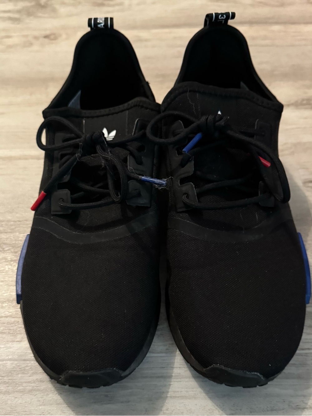 EUC Adidas | NMD R1 Black | sz 9.5